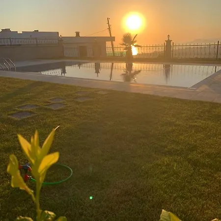Lux Havuzlu ألانيا