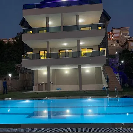 فيلة Lux Havuzlu *
